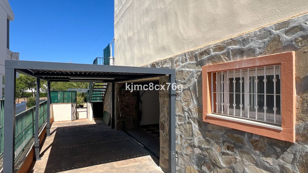 5 Bed Detached Villa in Calahonda