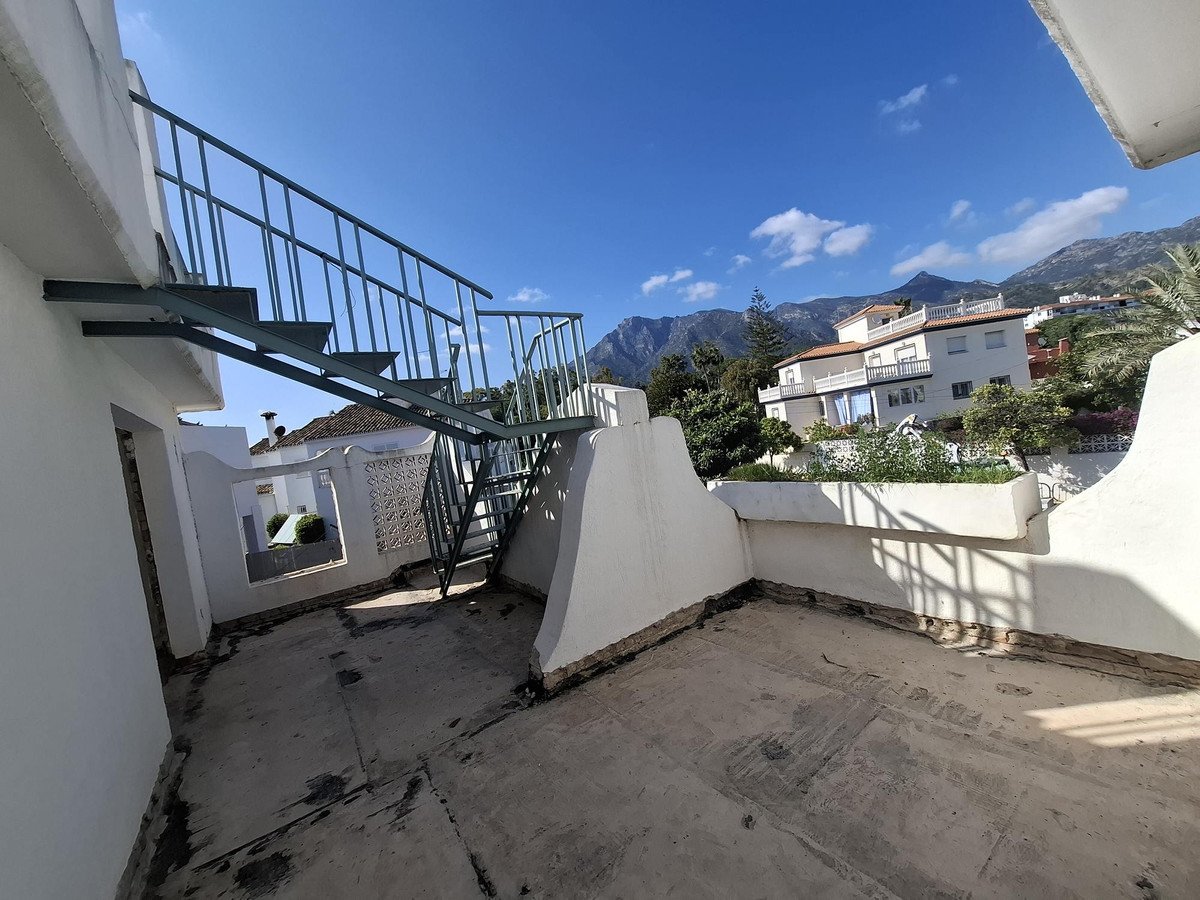 5 Bed Detached Villa in Marbella