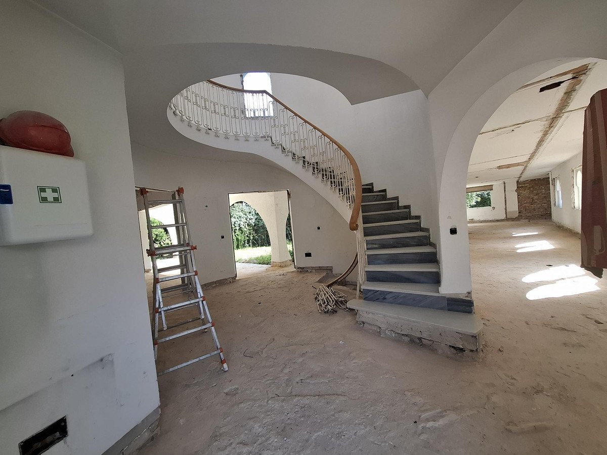 5 Bed Detached Villa in Marbella