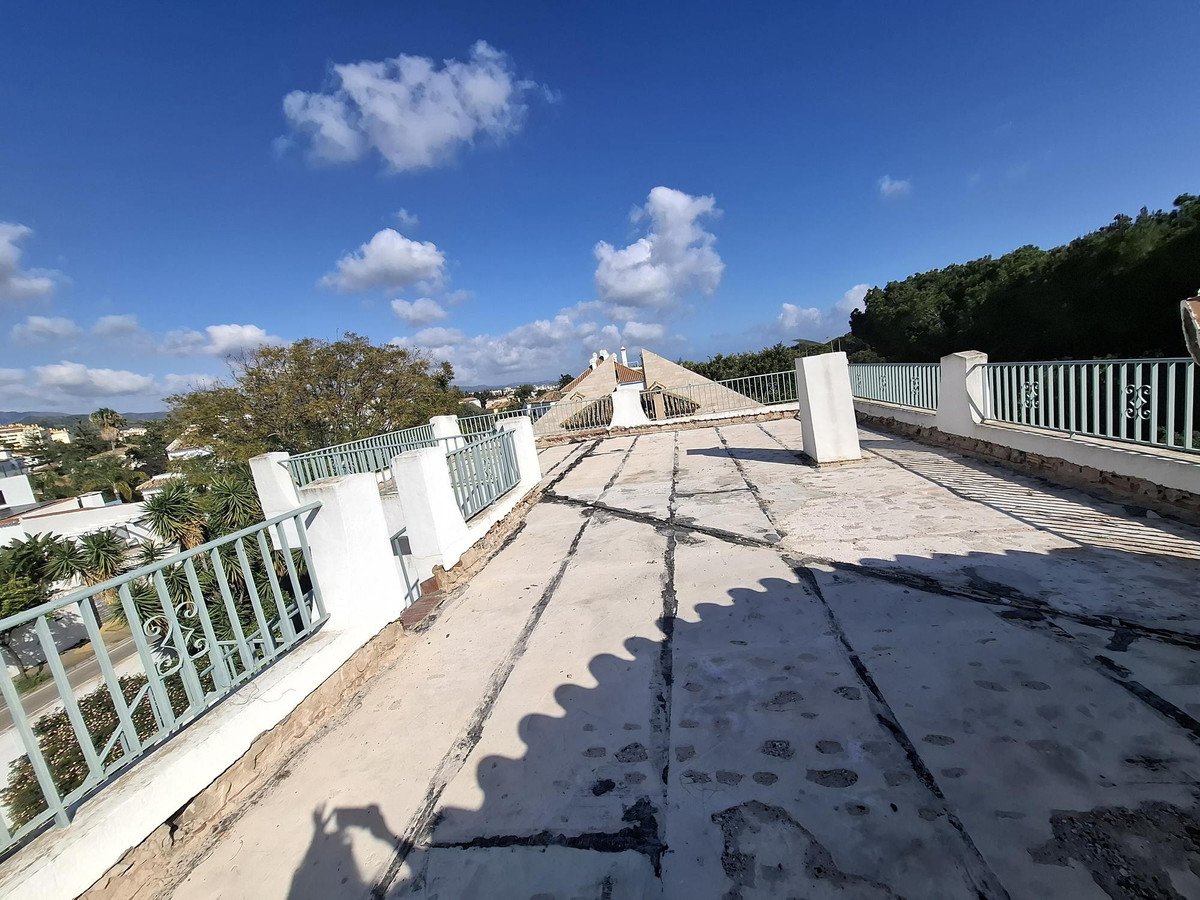 5 Bed Detached Villa in Marbella