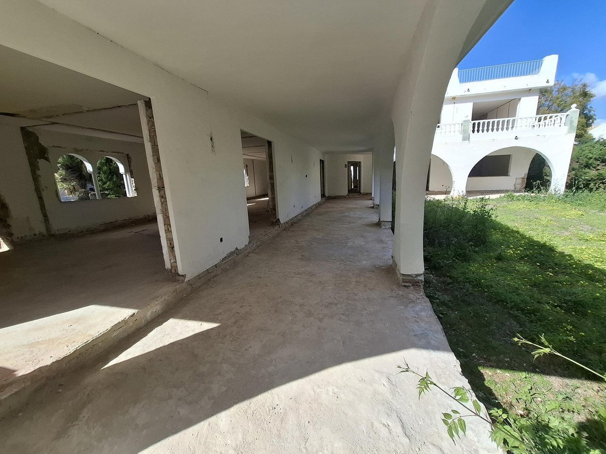 5 Bed Detached Villa in Marbella