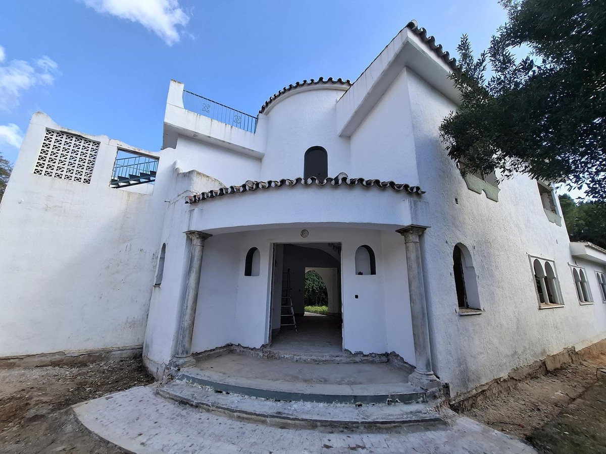 5 Bed Detached Villa in Marbella