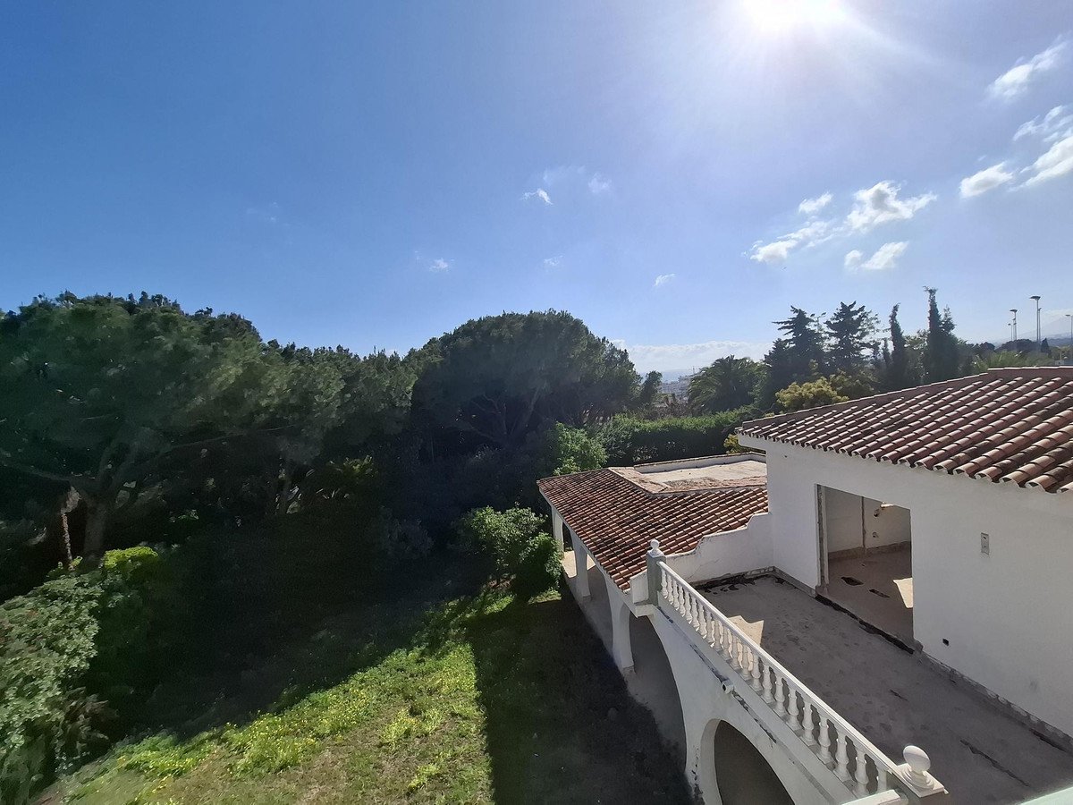 5 Bed Detached Villa in Marbella