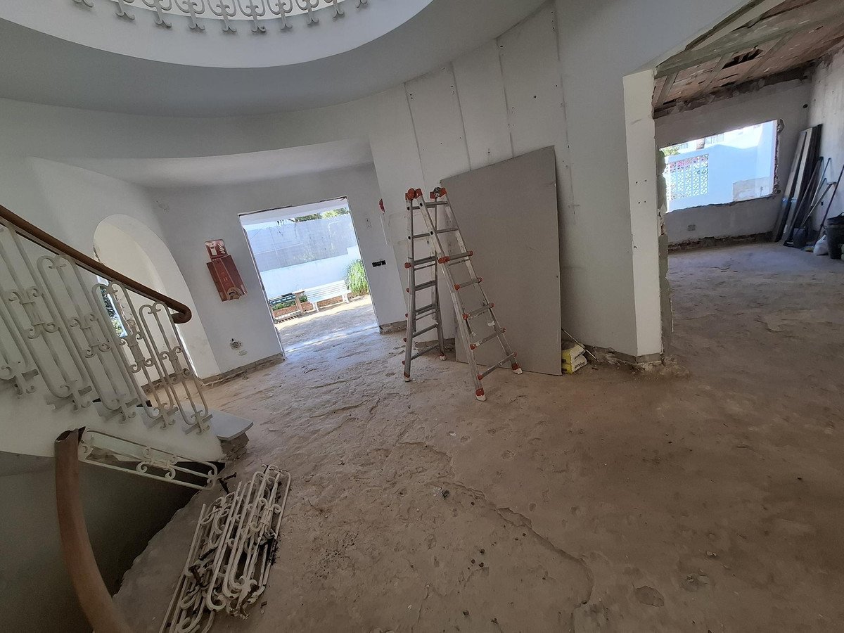 5 Bed Detached Villa in Marbella