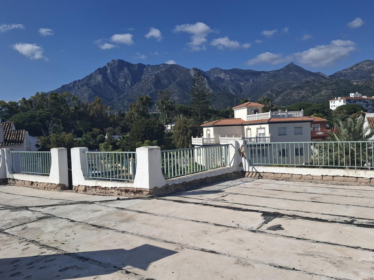 5 Bed Detached Villa in Marbella