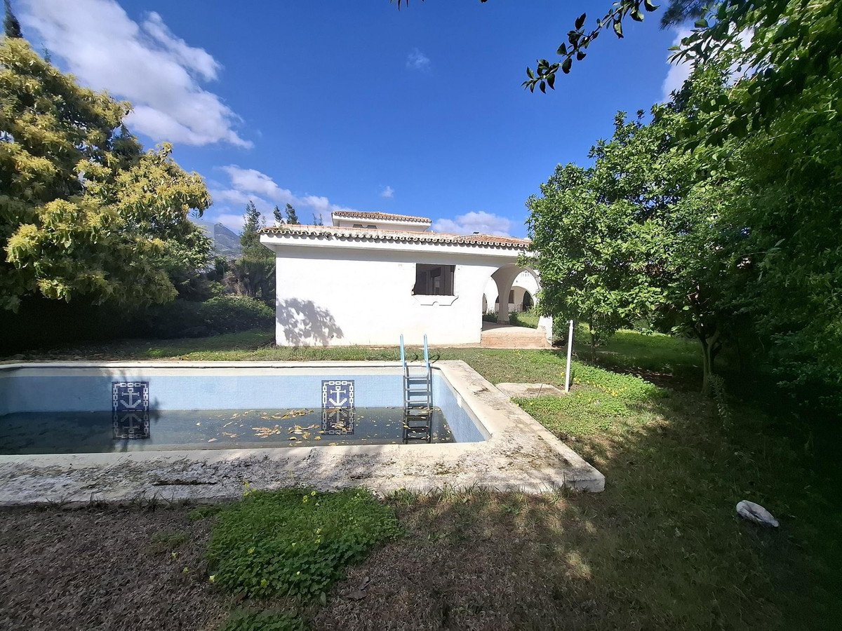 5 Bed Detached Villa in Marbella