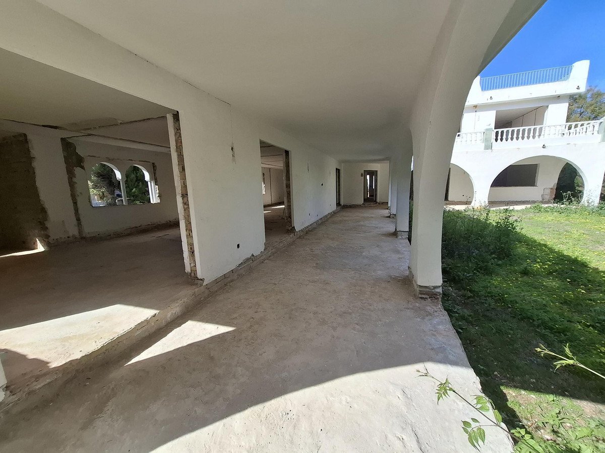 5 Bed Detached Villa in Marbella