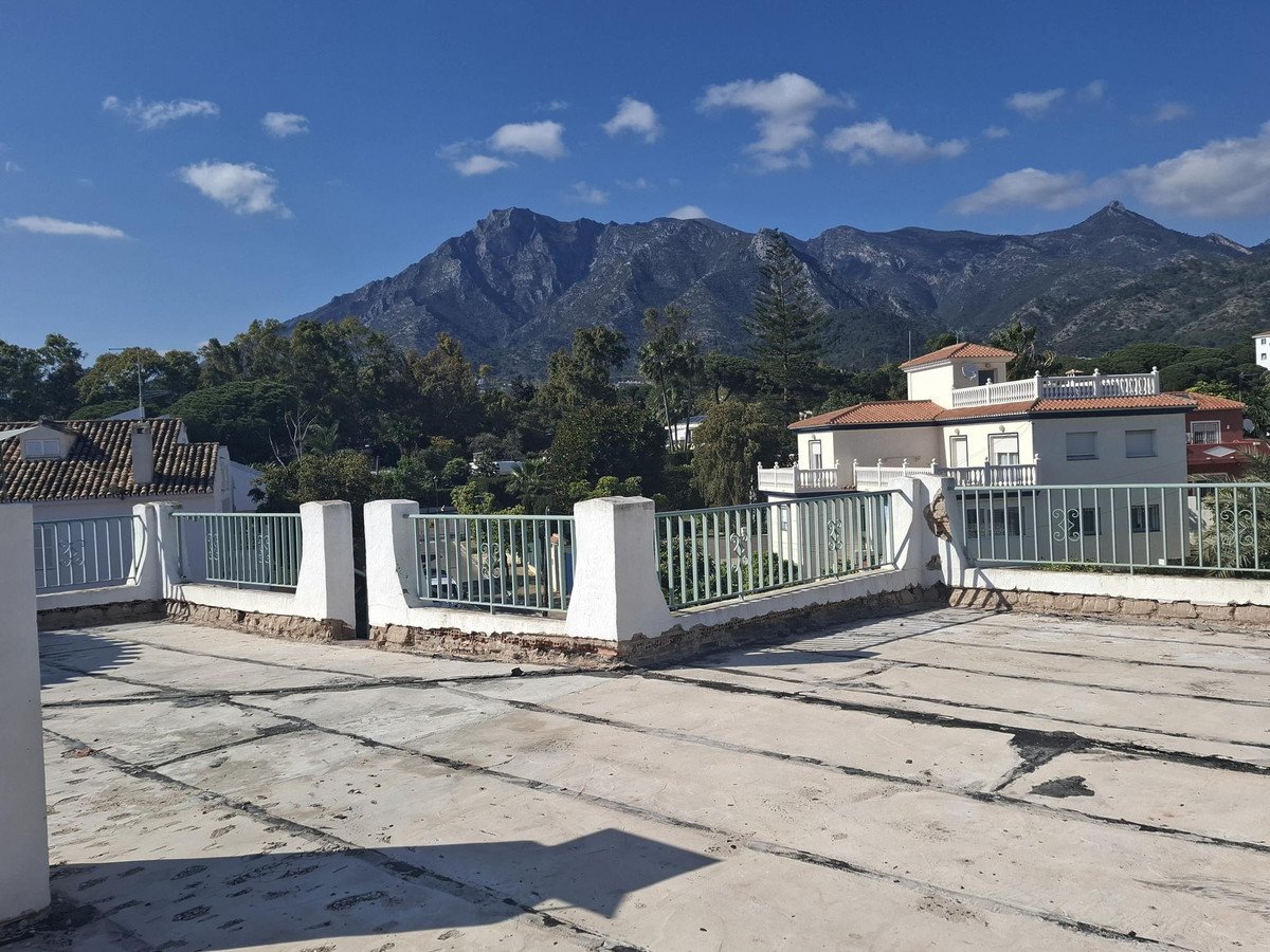 5 Bed Detached Villa in Marbella