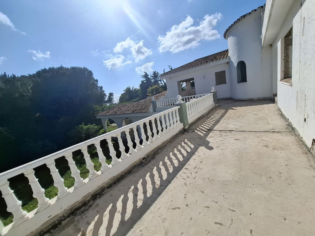 5 Bed Detached Villa in Marbella