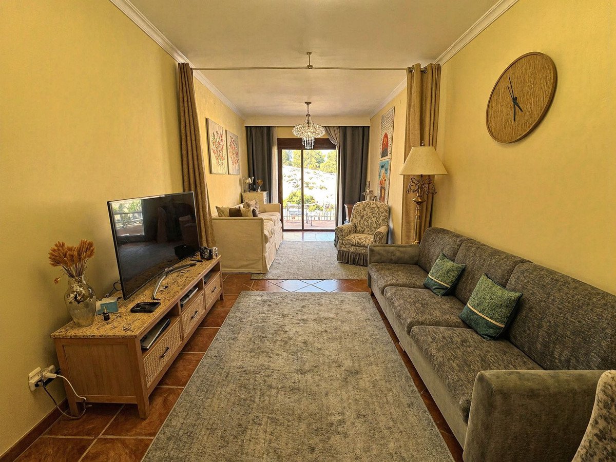 1 Bed Middle Floor Apartment in Benahavís