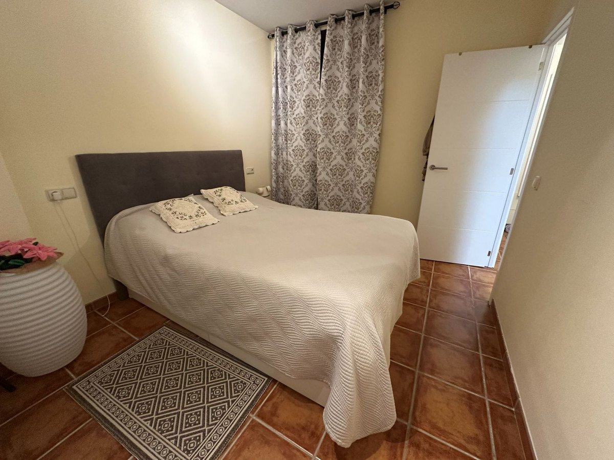 1 Bed Middle Floor Apartment in Benahavís