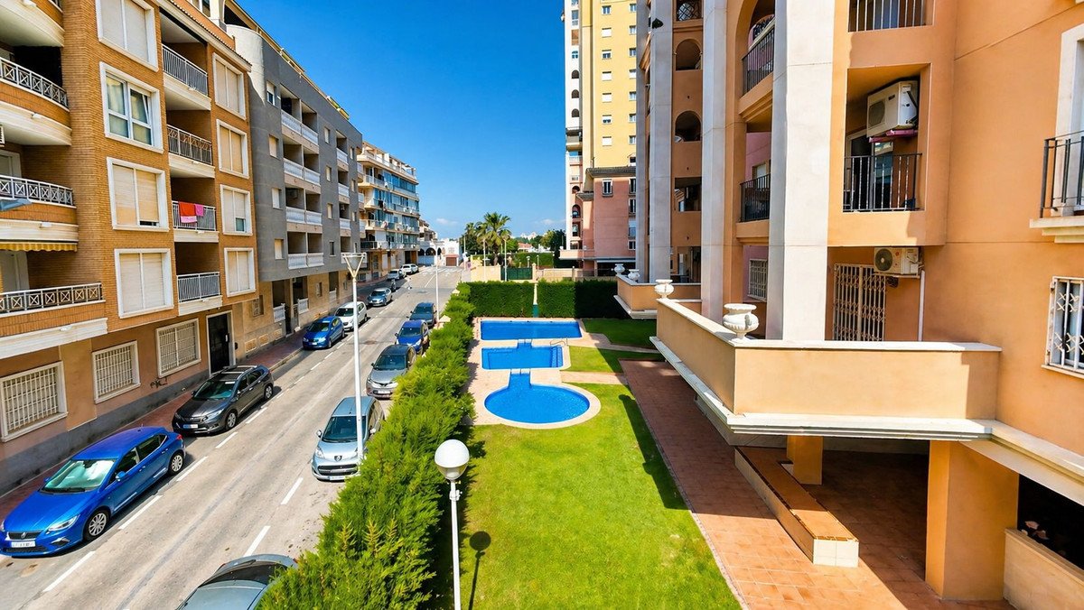 3 Bed Middle Floor Apartment in Torrevieja