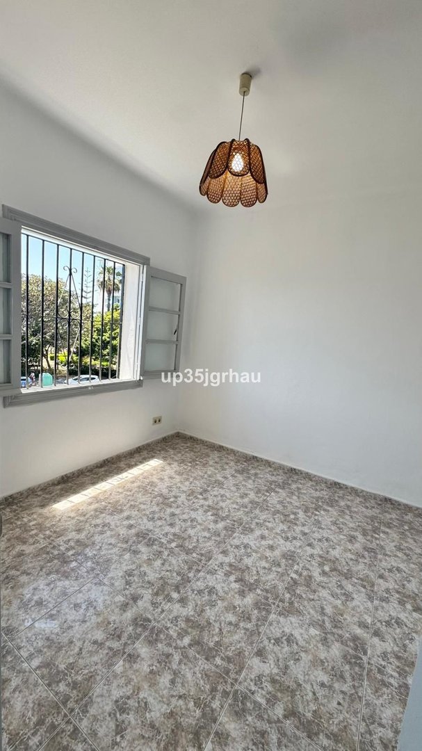 3 Bed Middle Floor Apartment in Estepona