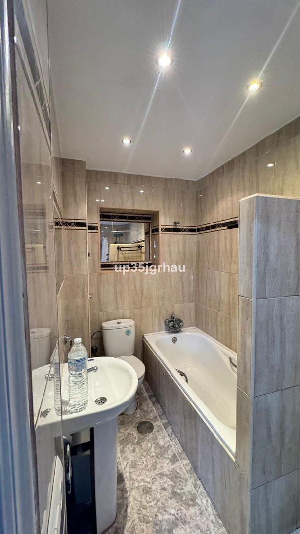 3 Bed Middle Floor Apartment in Estepona