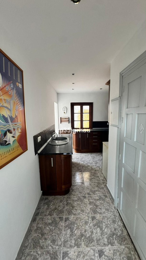 3 Bed Middle Floor Apartment in Estepona