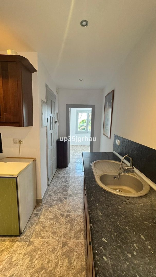 3 Bed Middle Floor Apartment in Estepona