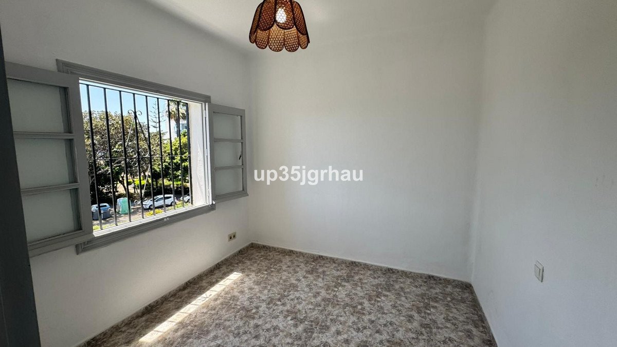3 Bed Middle Floor Apartment in Estepona