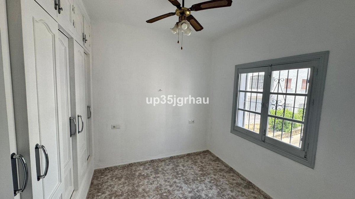 3 Bed Middle Floor Apartment in Estepona