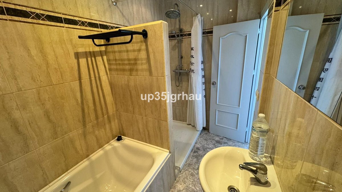 3 Bed Middle Floor Apartment in Estepona