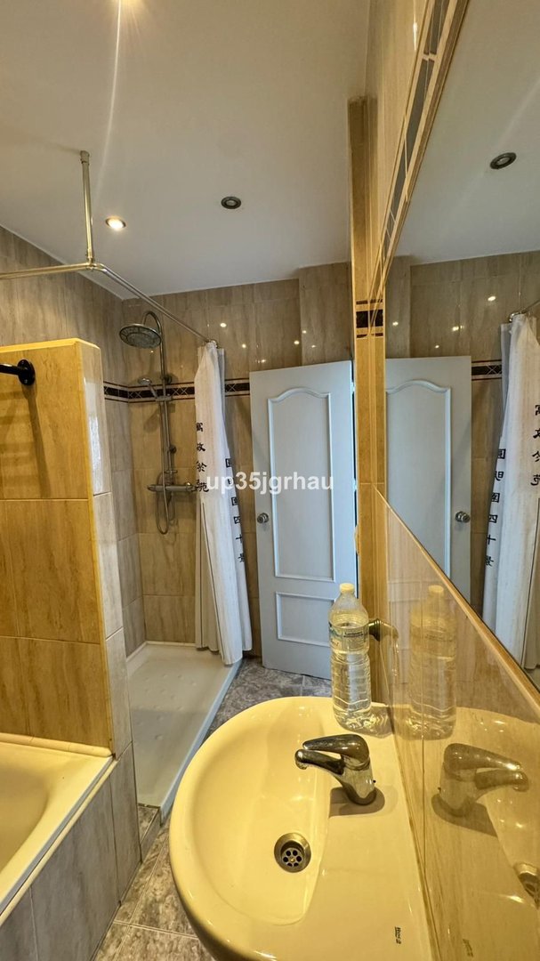 3 Bed Middle Floor Apartment in Estepona