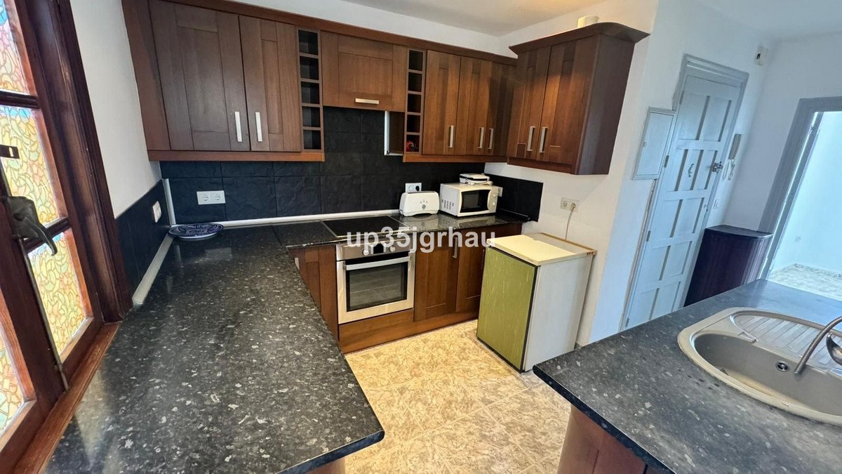 3 Bed Middle Floor Apartment in Estepona