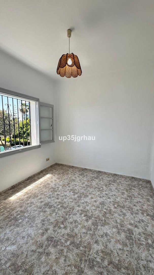 3 Bed Middle Floor Apartment in Estepona