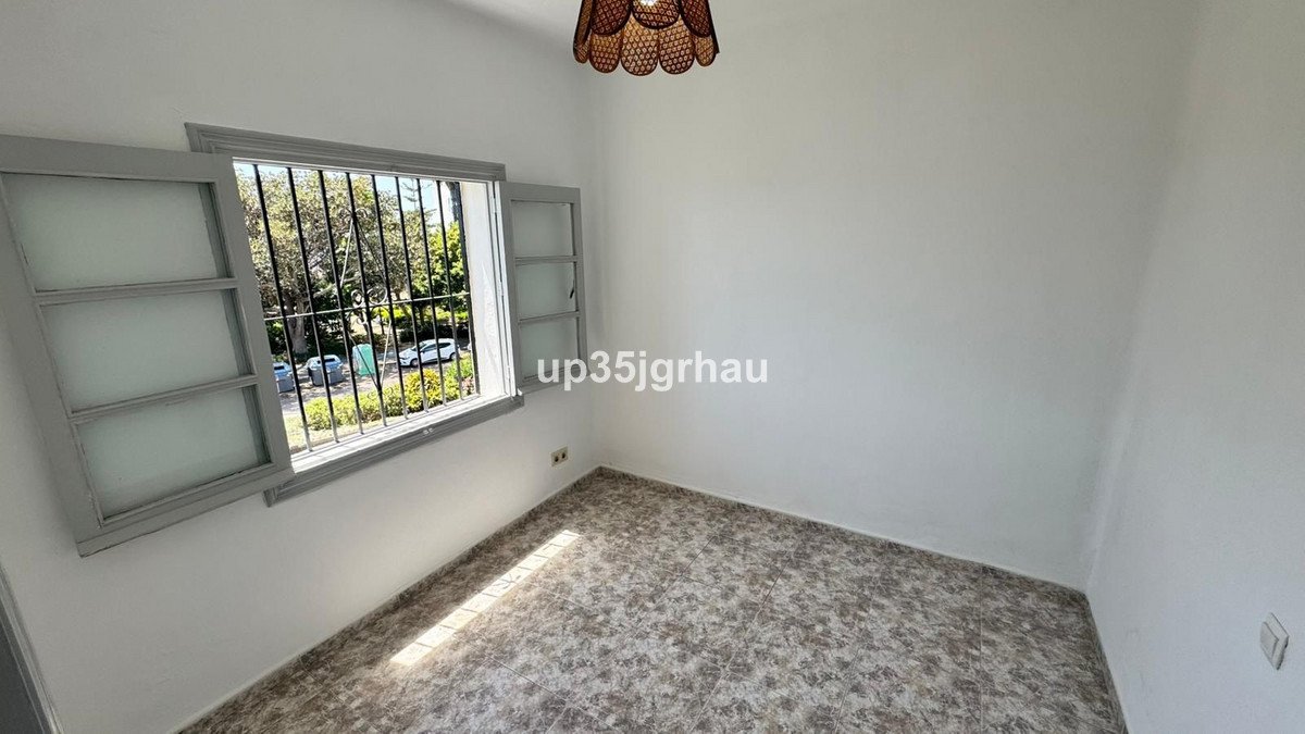 3 Bed Middle Floor Apartment in Estepona