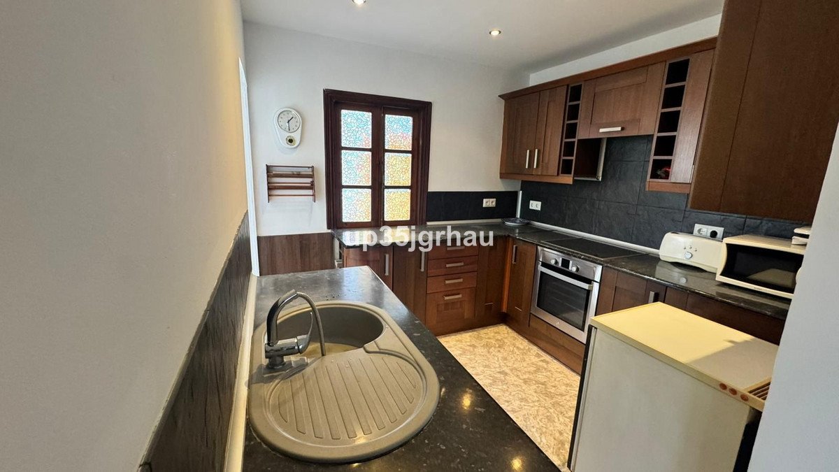 3 Bed Middle Floor Apartment in Estepona