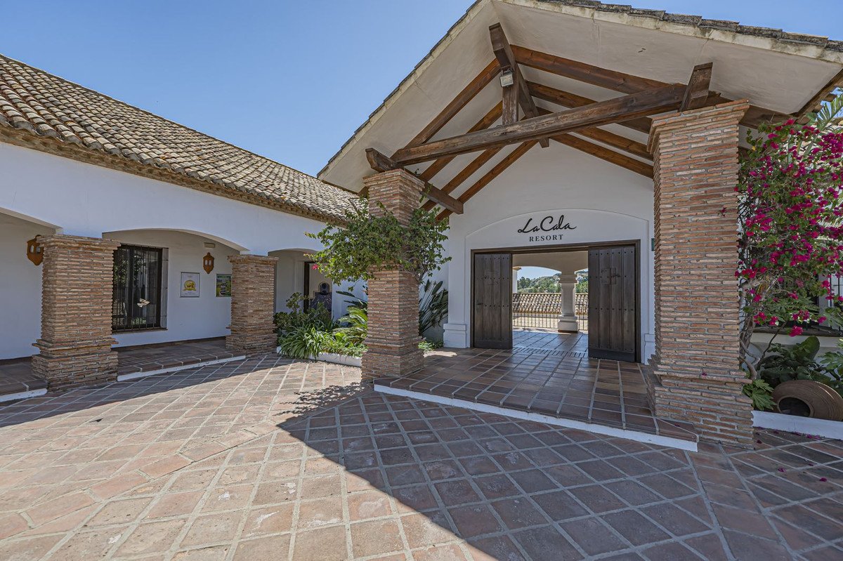 4 Bed Residential Plot in La Cala Golf