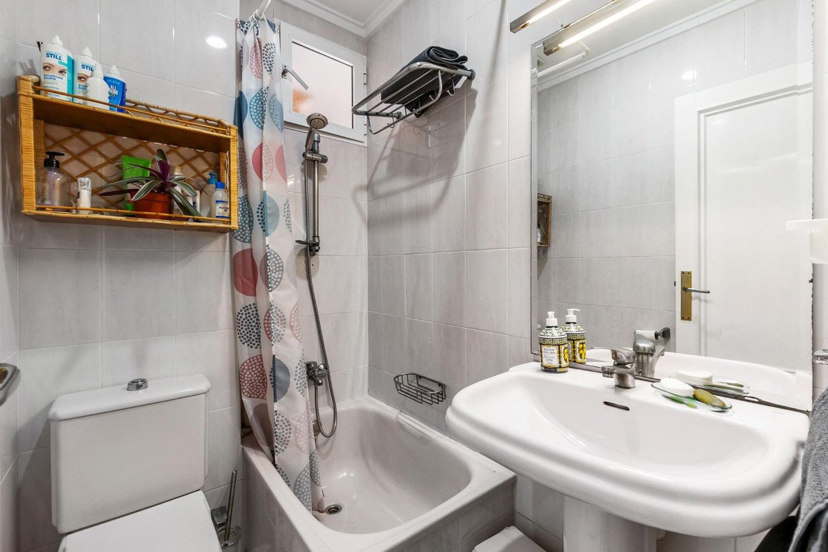 4 Bed Middle Floor Apartment in Torrevieja