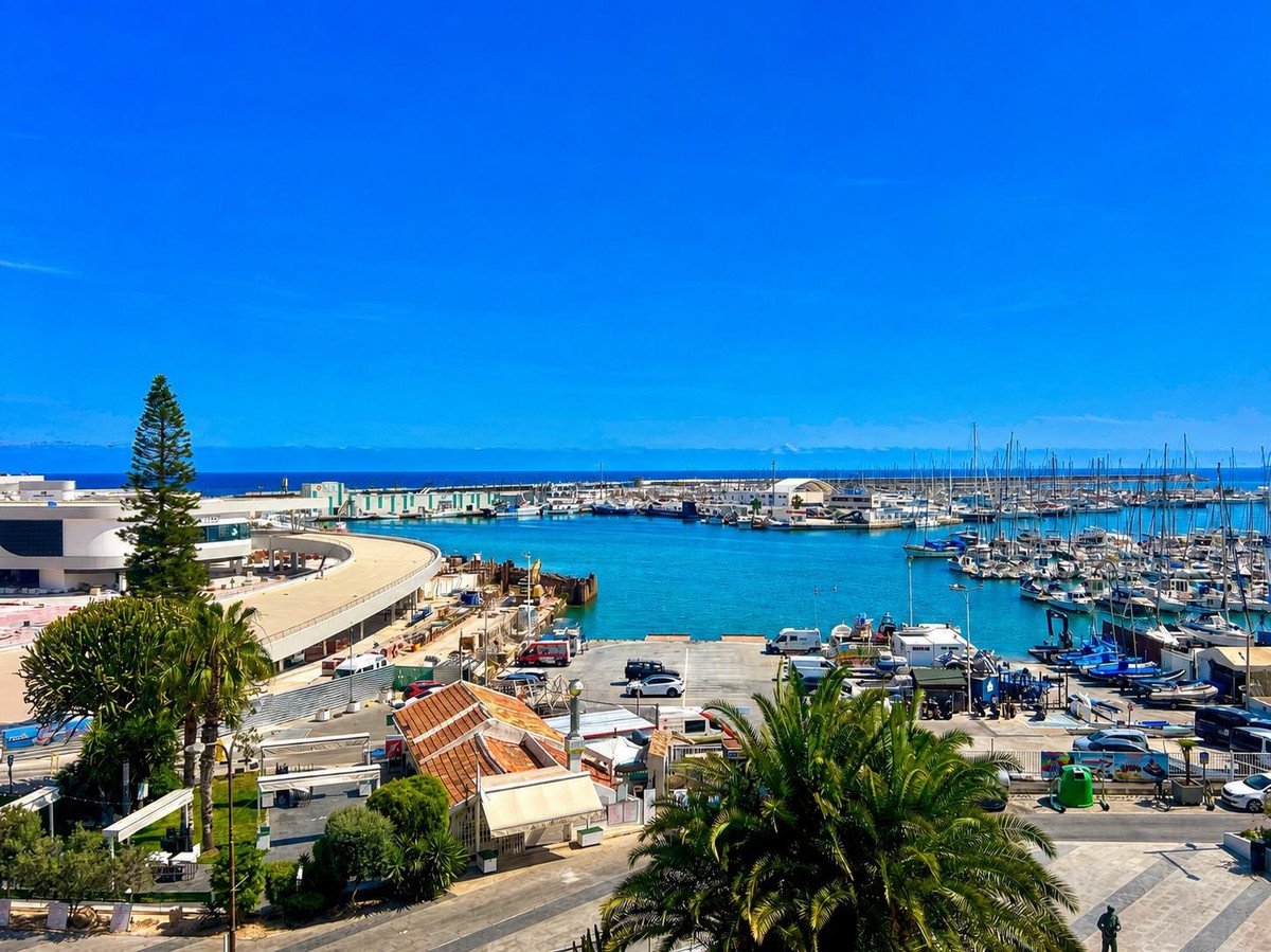 4 Bed Middle Floor Apartment in Torrevieja