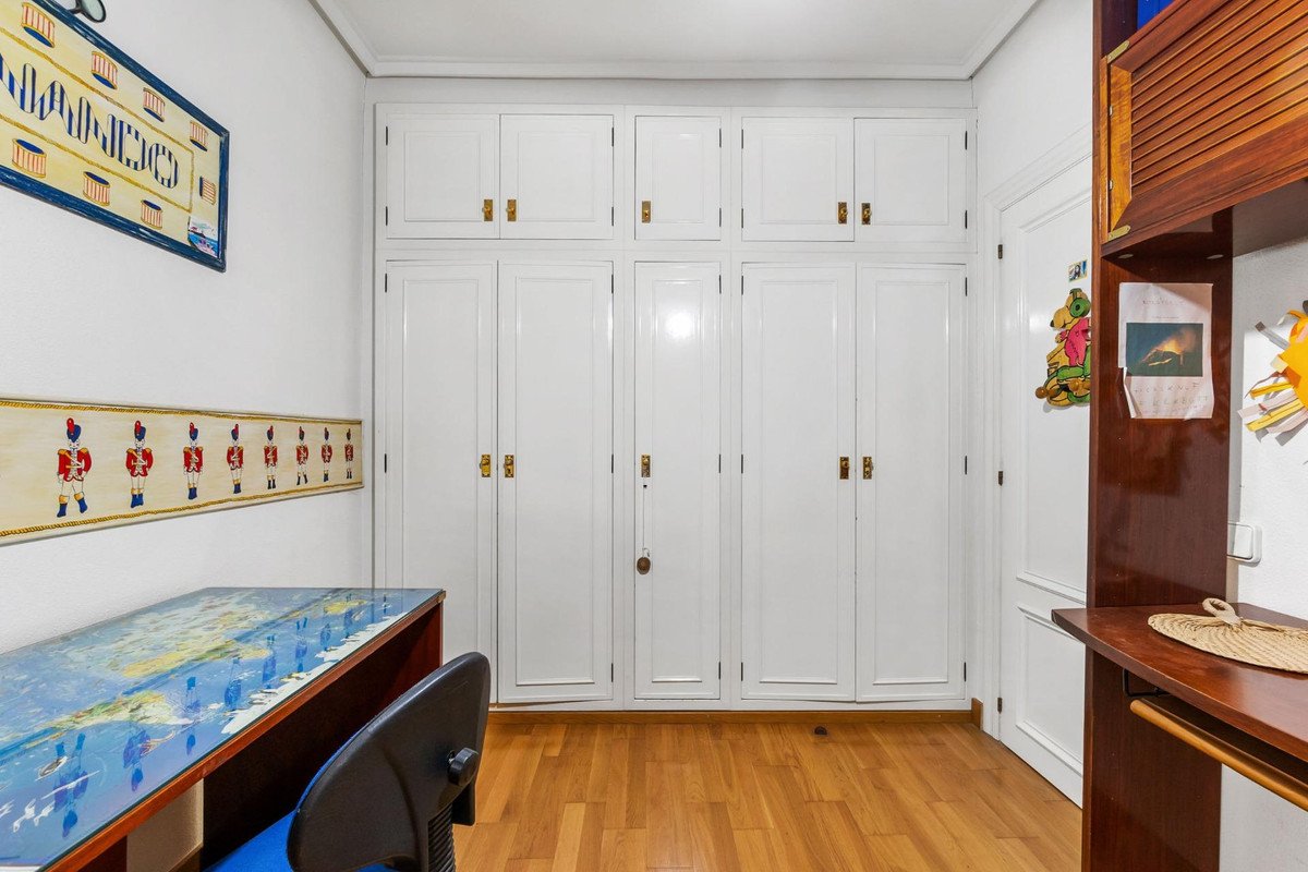 4 Bed Middle Floor Apartment in Torrevieja