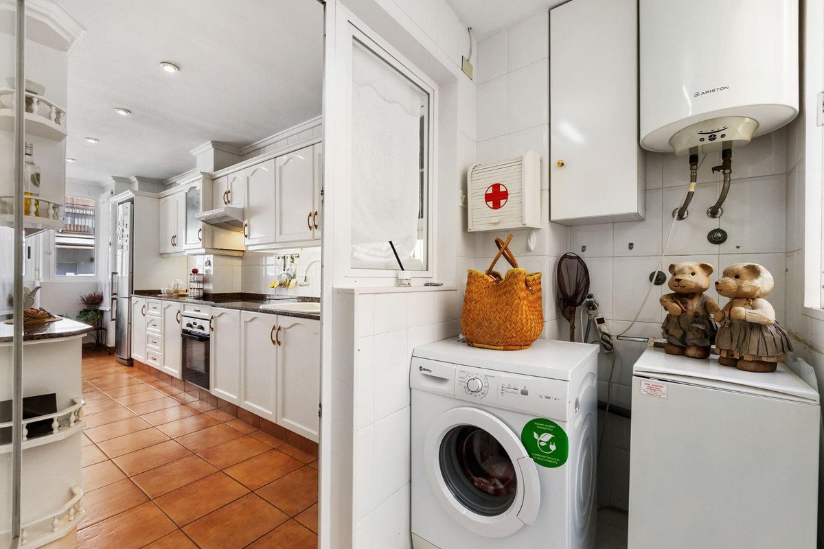 4 Bed Middle Floor Apartment in Torrevieja