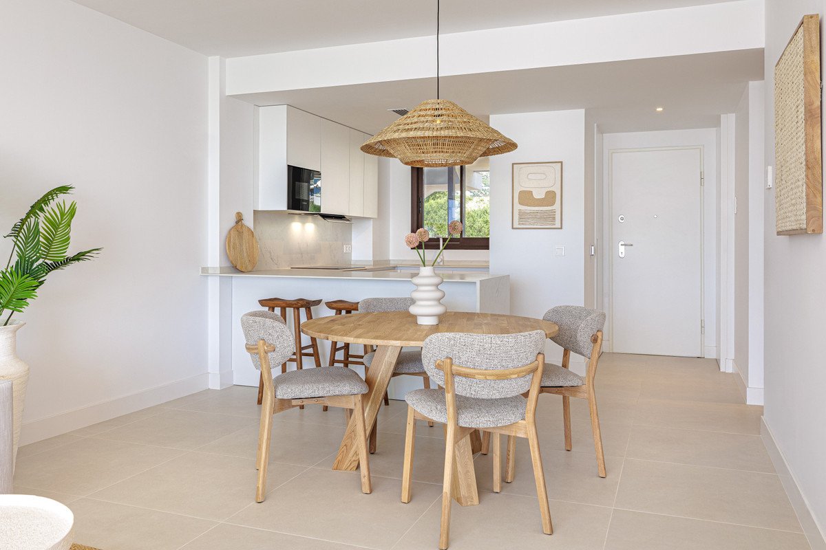 2 Bed Middle Floor Apartment in Fuengirola