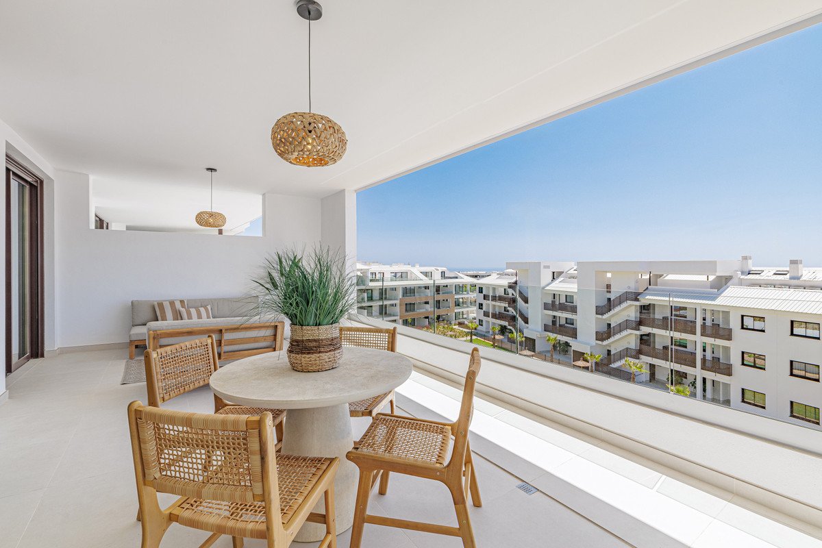 2 Bed Middle Floor Apartment in Fuengirola