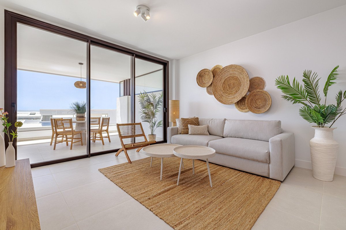 2 Bed Middle Floor Apartment in Fuengirola
