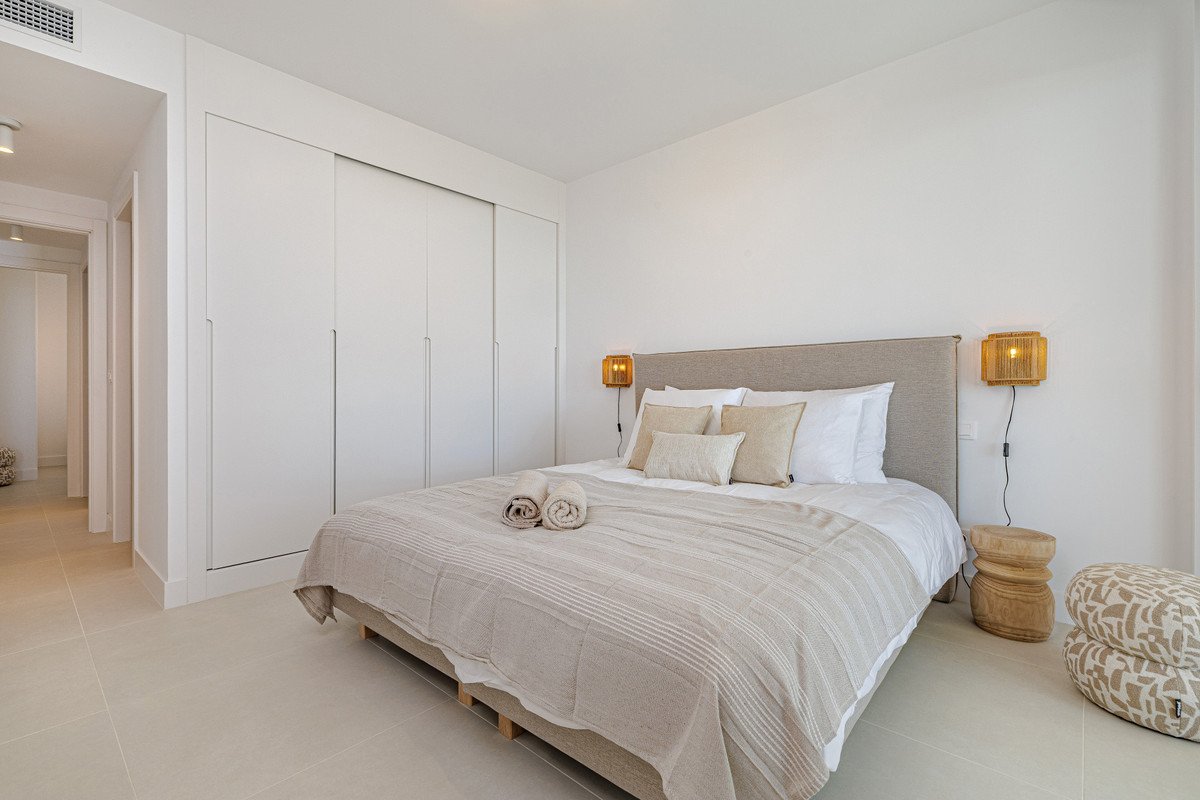 2 Bed Middle Floor Apartment in Fuengirola