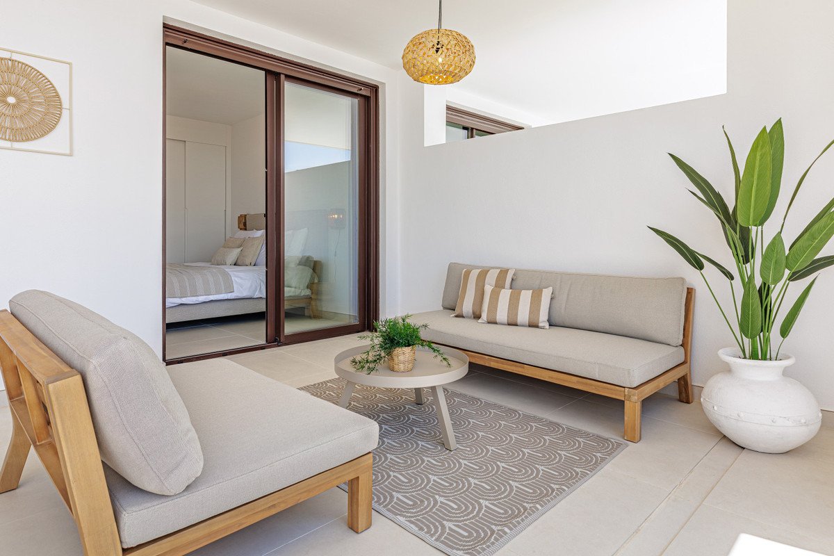 2 Bed Middle Floor Apartment in Fuengirola