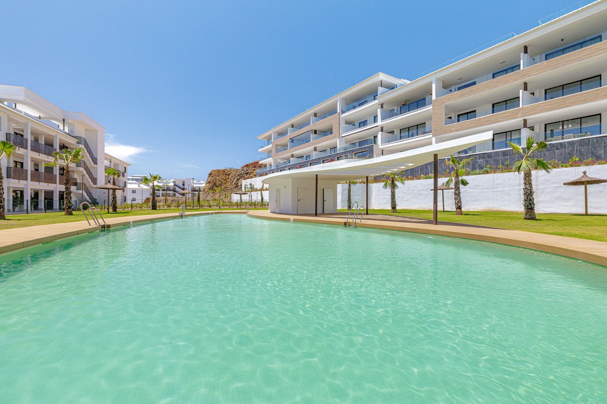 2 Bed Middle Floor Apartment in Fuengirola