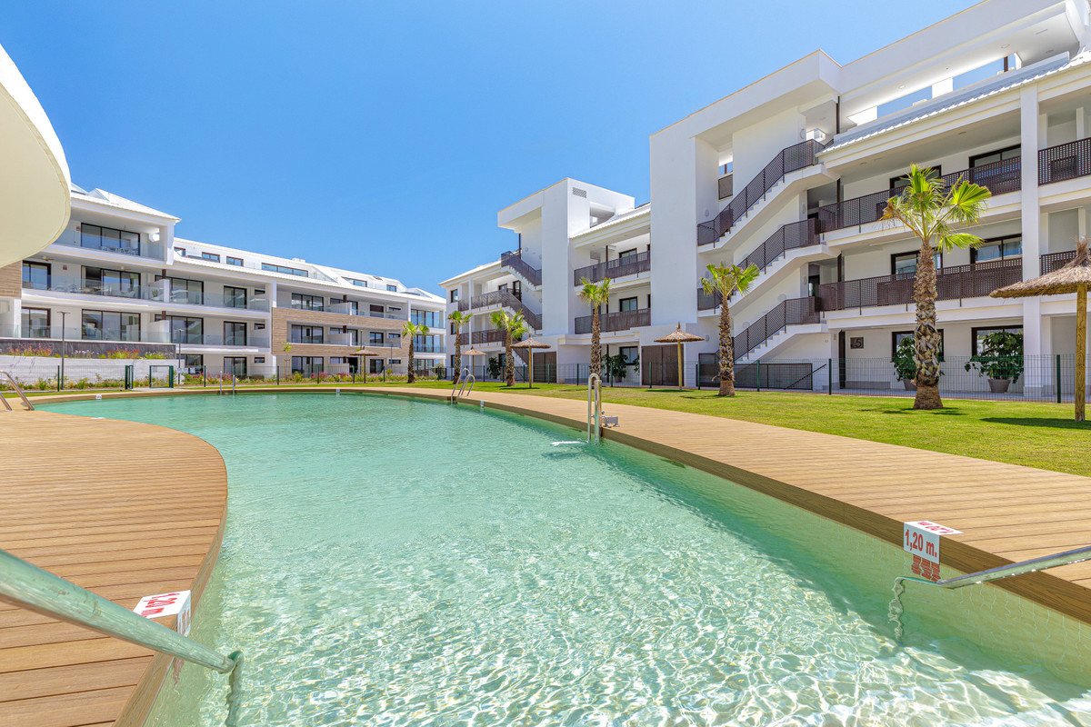 2 Bed Middle Floor Apartment in Fuengirola