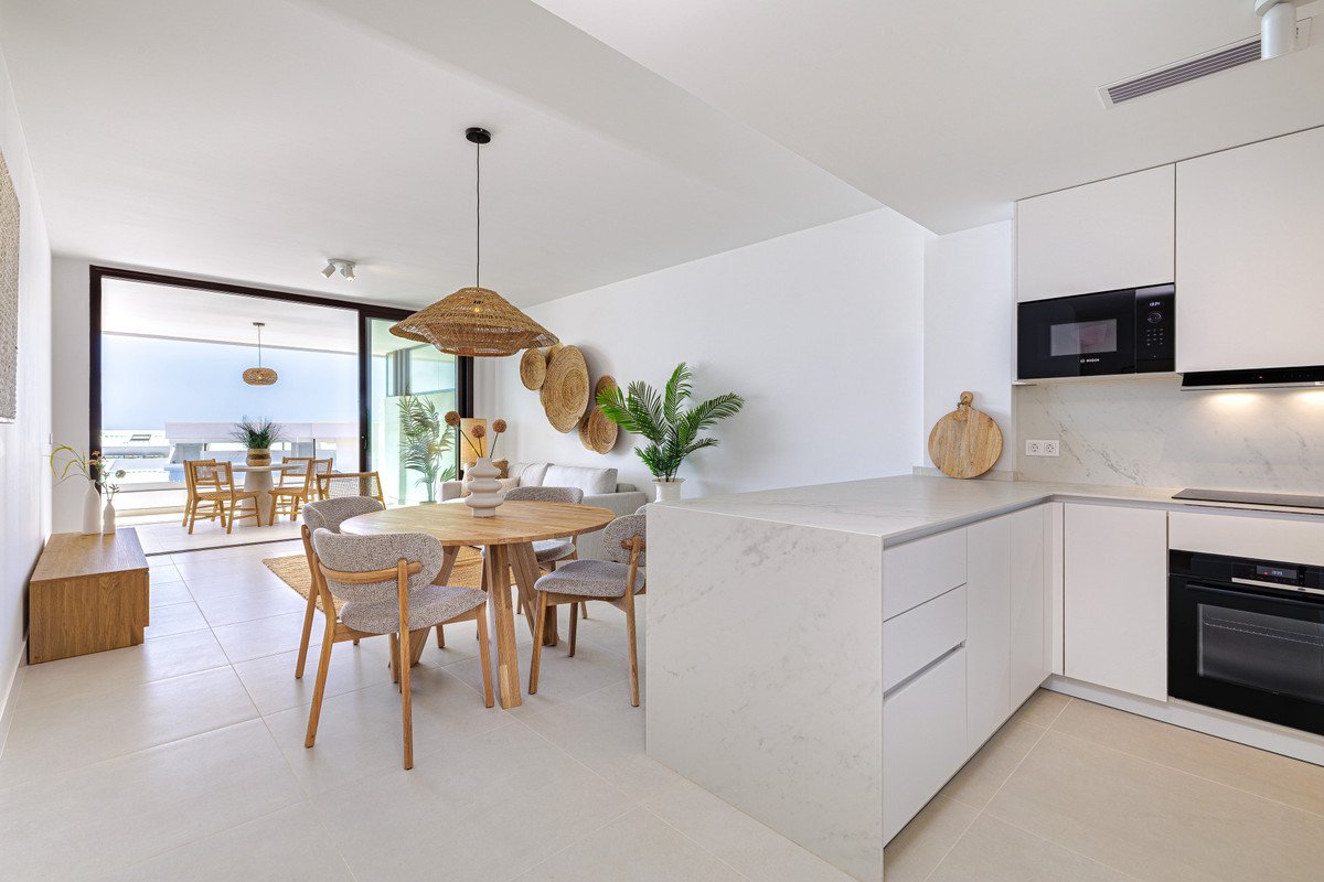 2 Bed Middle Floor Apartment in Fuengirola