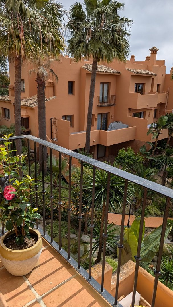 4 Bed Semi-Detached House in Riviera del Sol