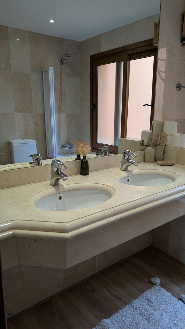 4 Bed Semi-Detached House in Riviera del Sol