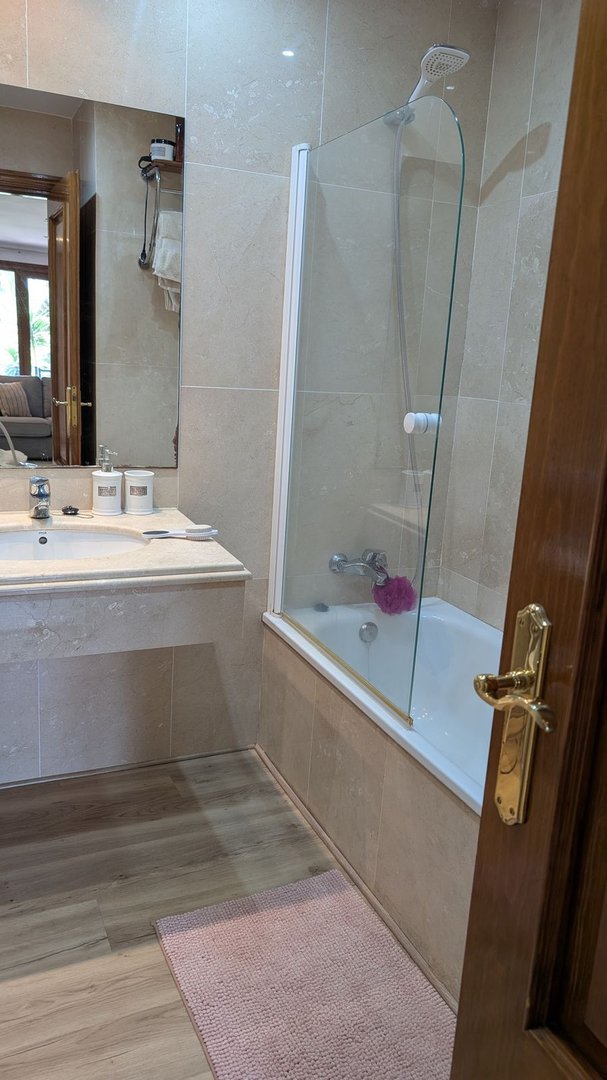 4 Bed Semi-Detached House in Riviera del Sol