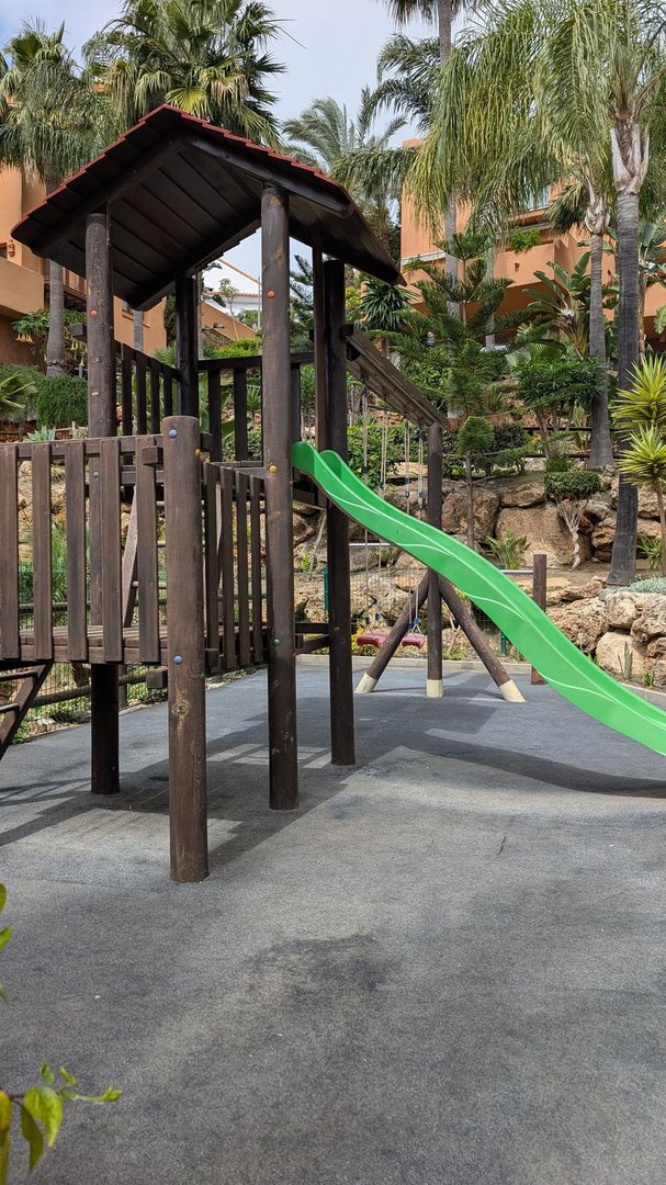 4 Bed Semi-Detached House in Riviera del Sol