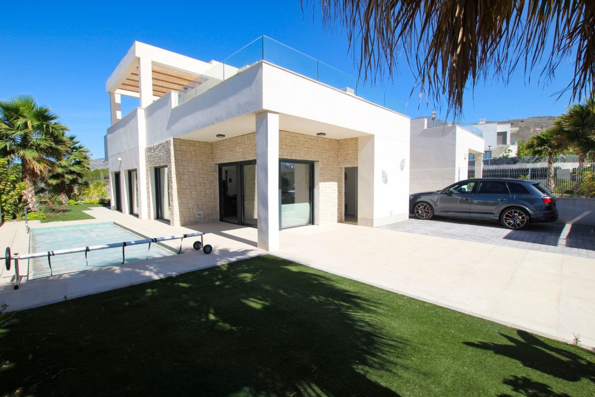 3 Bed Detached Villa in Finestrat