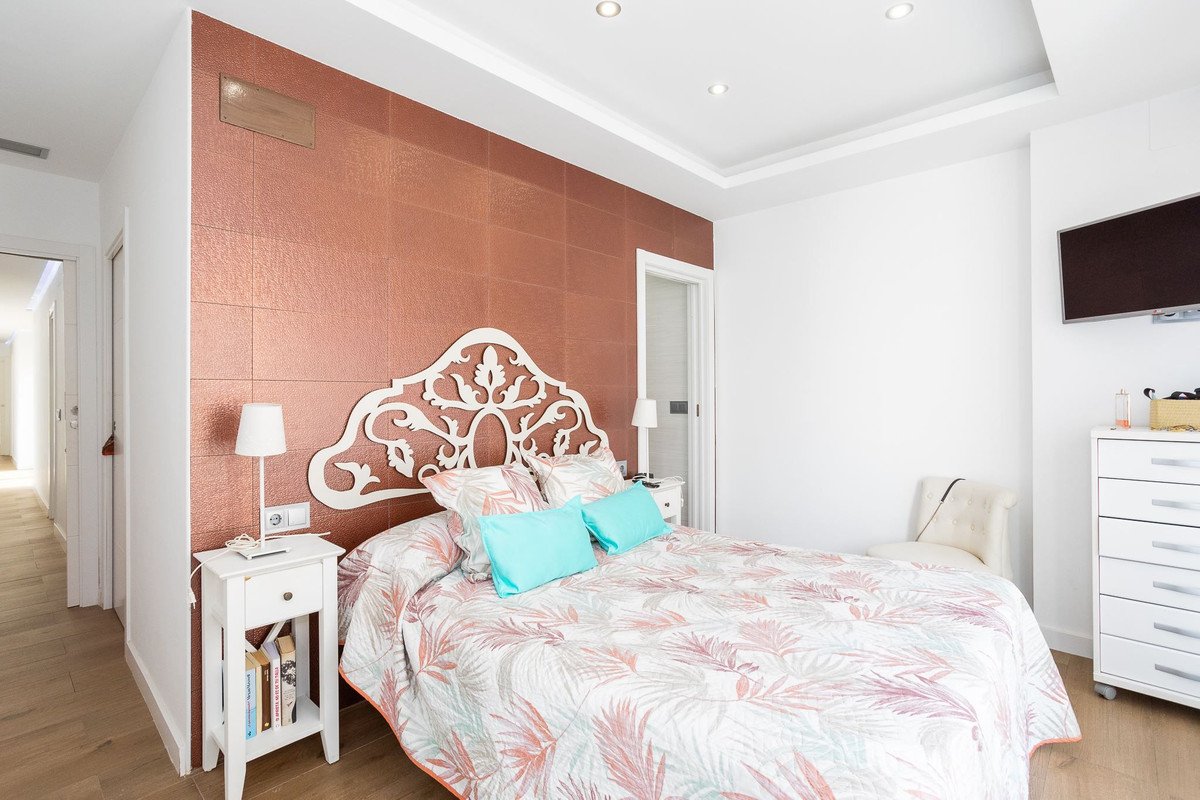 7 Bed Detached Villa in Los Alcazares