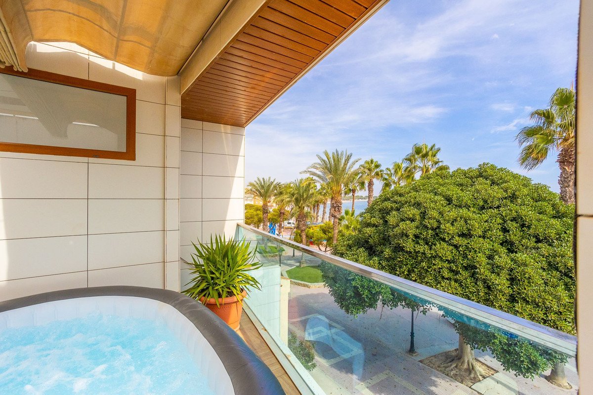 7 Bed Detached Villa in Los Alcazares