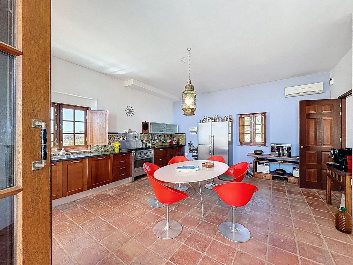 8 Bed Detached Villa in Alcaucín