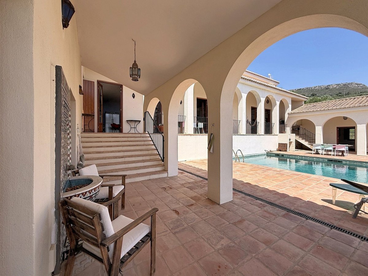 8 Bed Detached Villa in Alcaucín